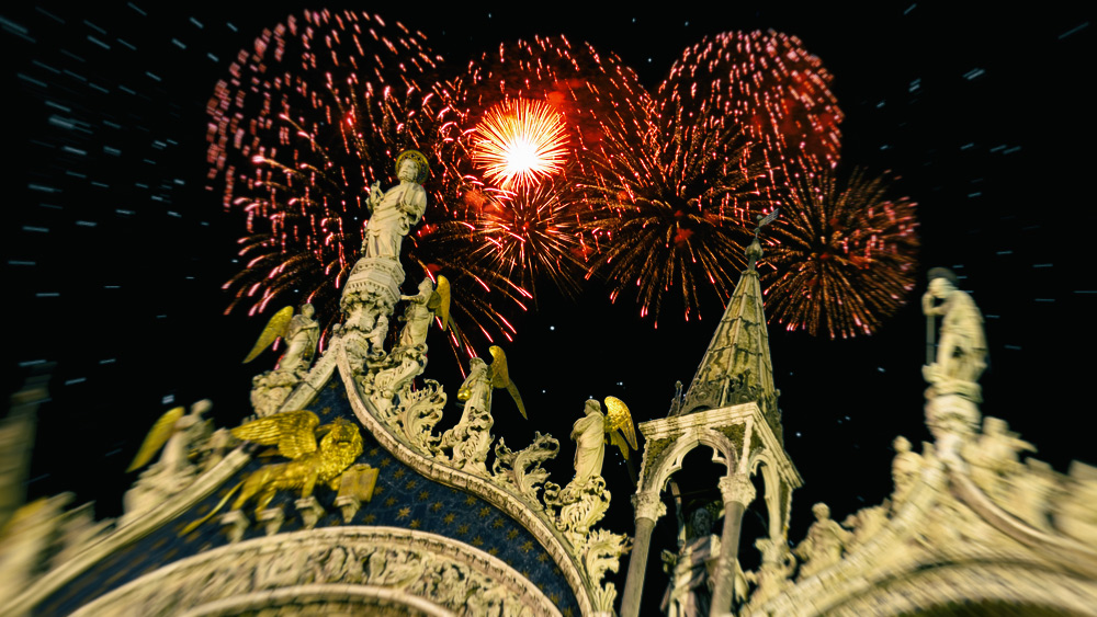 New Year’s at St. Mark’s Square in Venice: fall in love during the fireworks