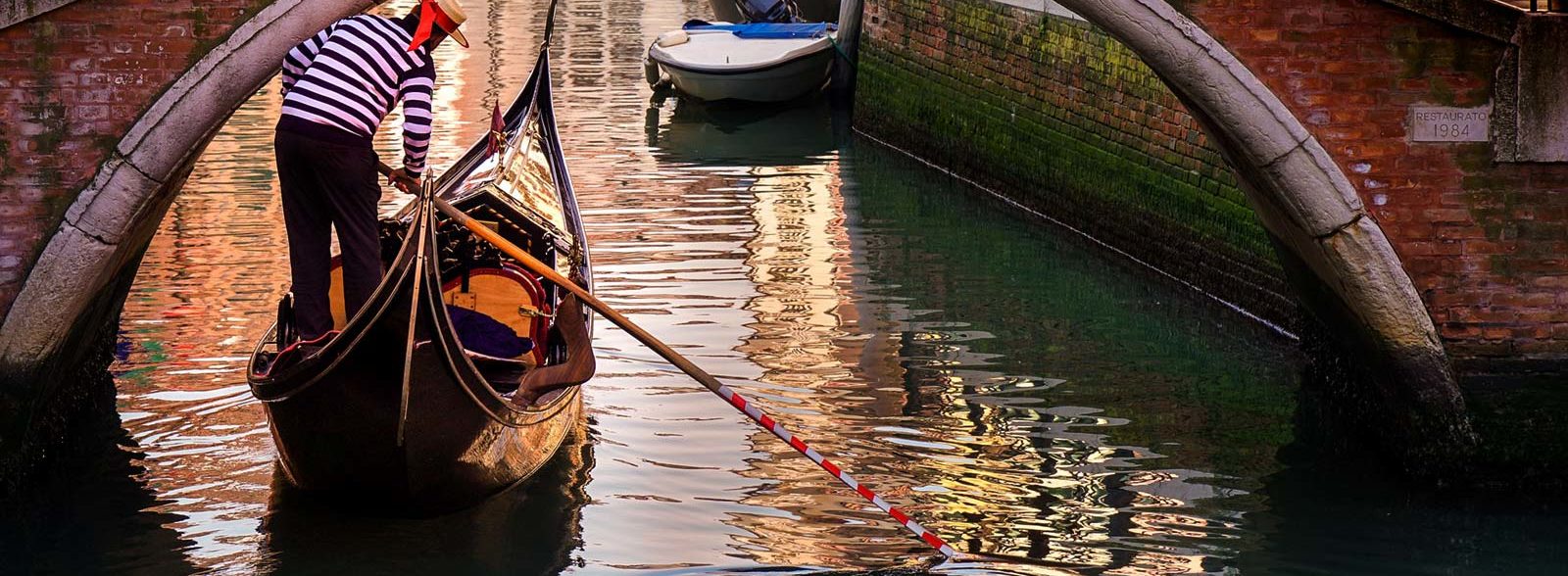 The best gondola ride in Venice:  discover the Grand Canal from the water