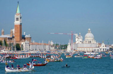 The Vogalonga: the best places to watch the regatta